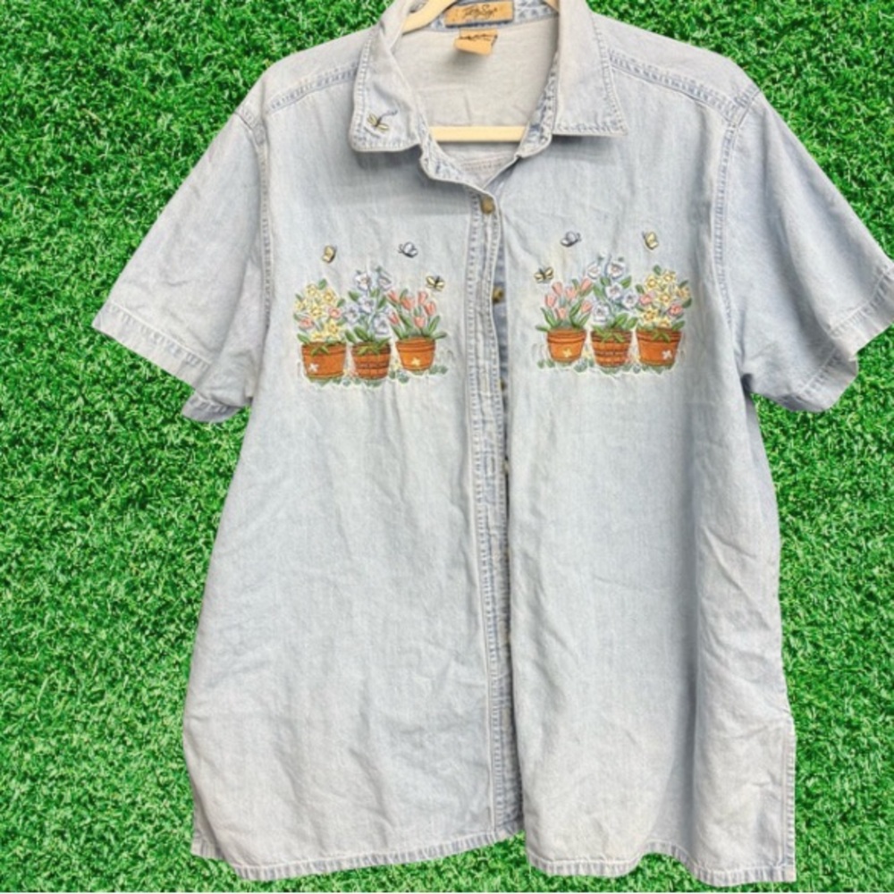 Vintage Denim Button Embroidered Floral Top size 14w/16w